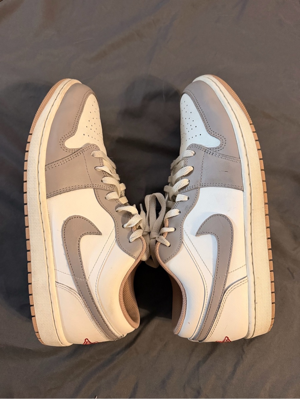Nike Men's Low-Top Sneakers in White and Light Gray with Gum Outsole